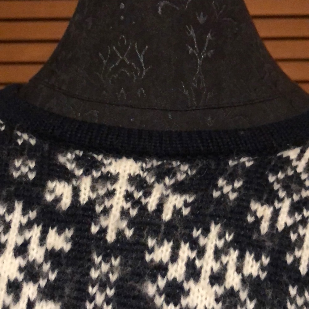 Sweater - Picture 3 of 5